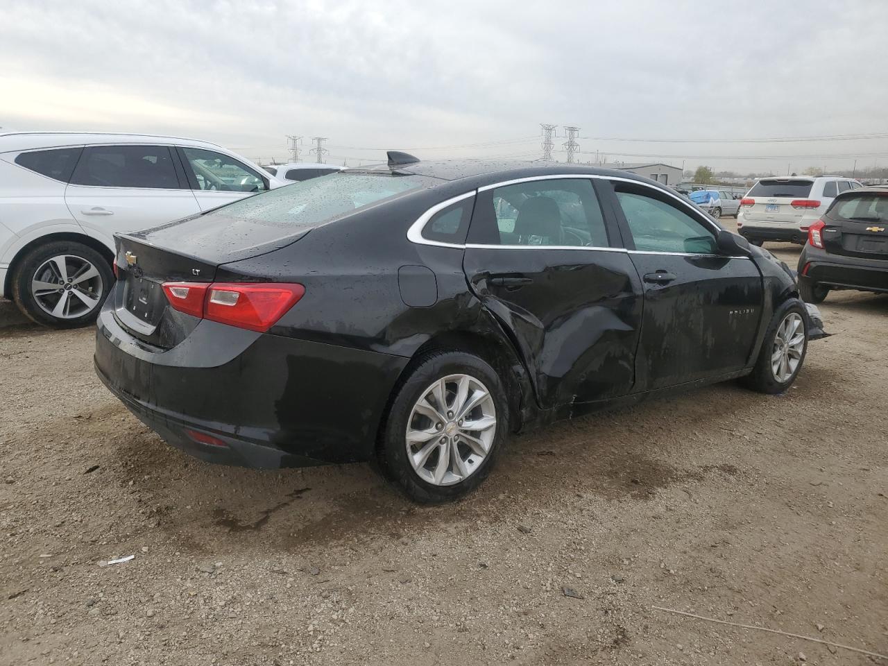 2023 Chevrolet Malibu - Image 3