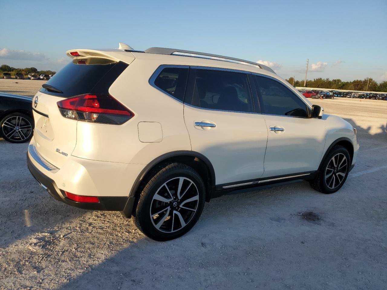 2019 Nissan Rogue - Image 3