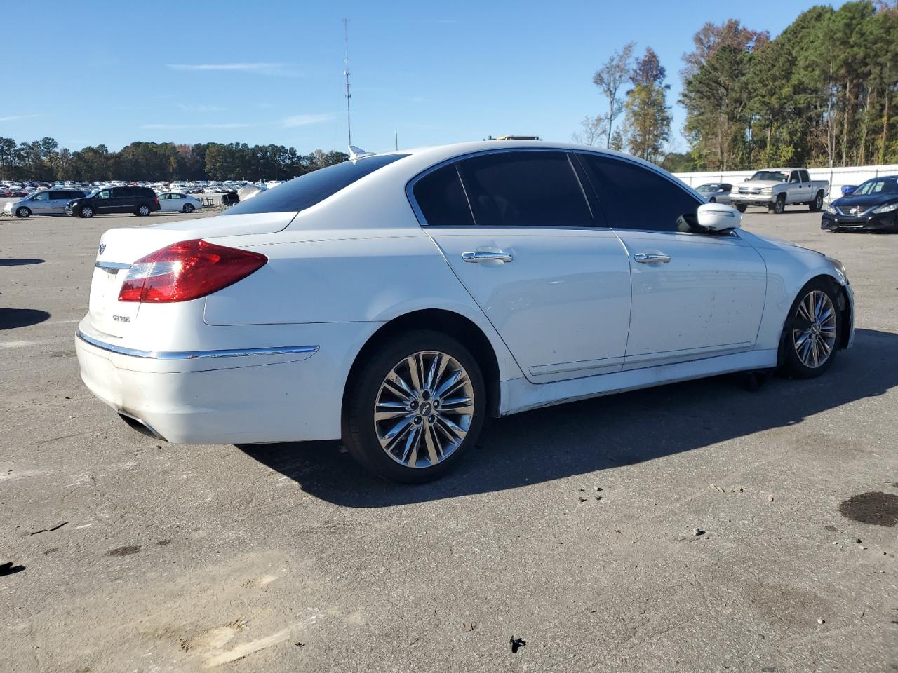 2013 Hyundai Genesis - Image 3