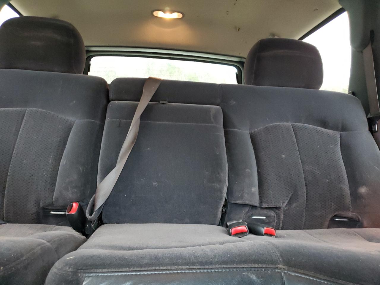 2002 Chevrolet Tahoe - Image 10