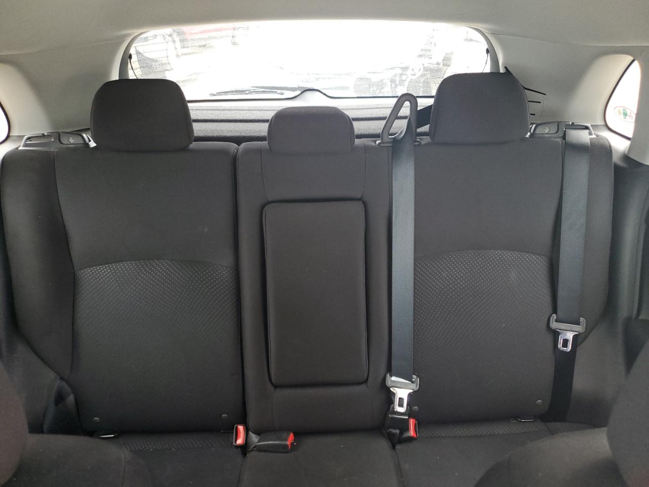 2015 Mitsubishi Outlander - Image 10