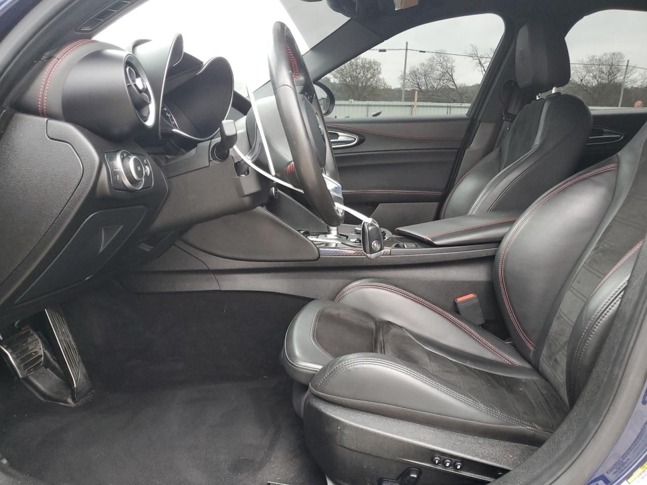 2017 Alfa Romeo Giulia - Image 7