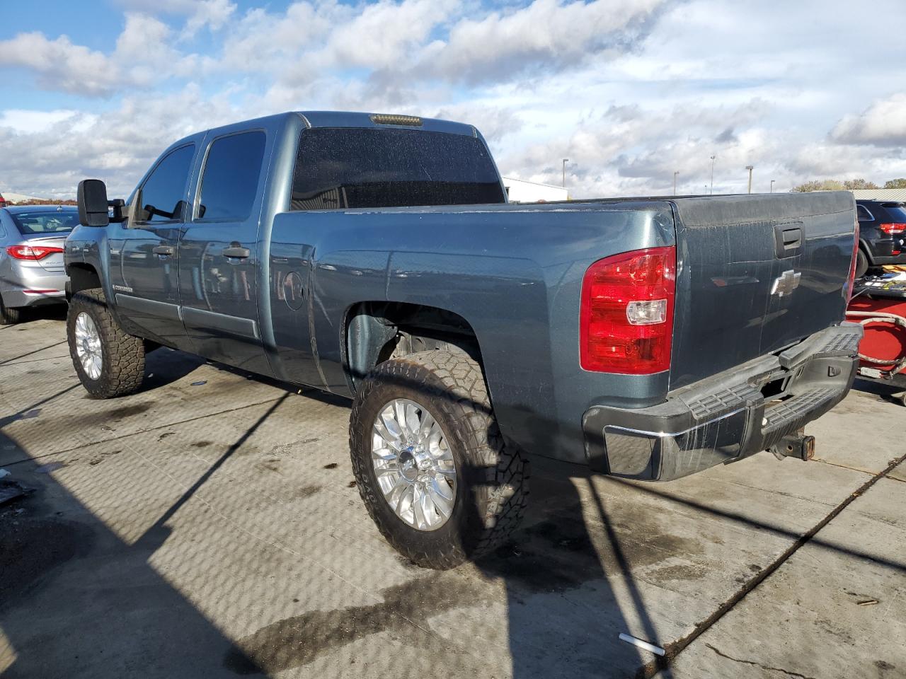 2008 Chevrolet Silverado - Image 2