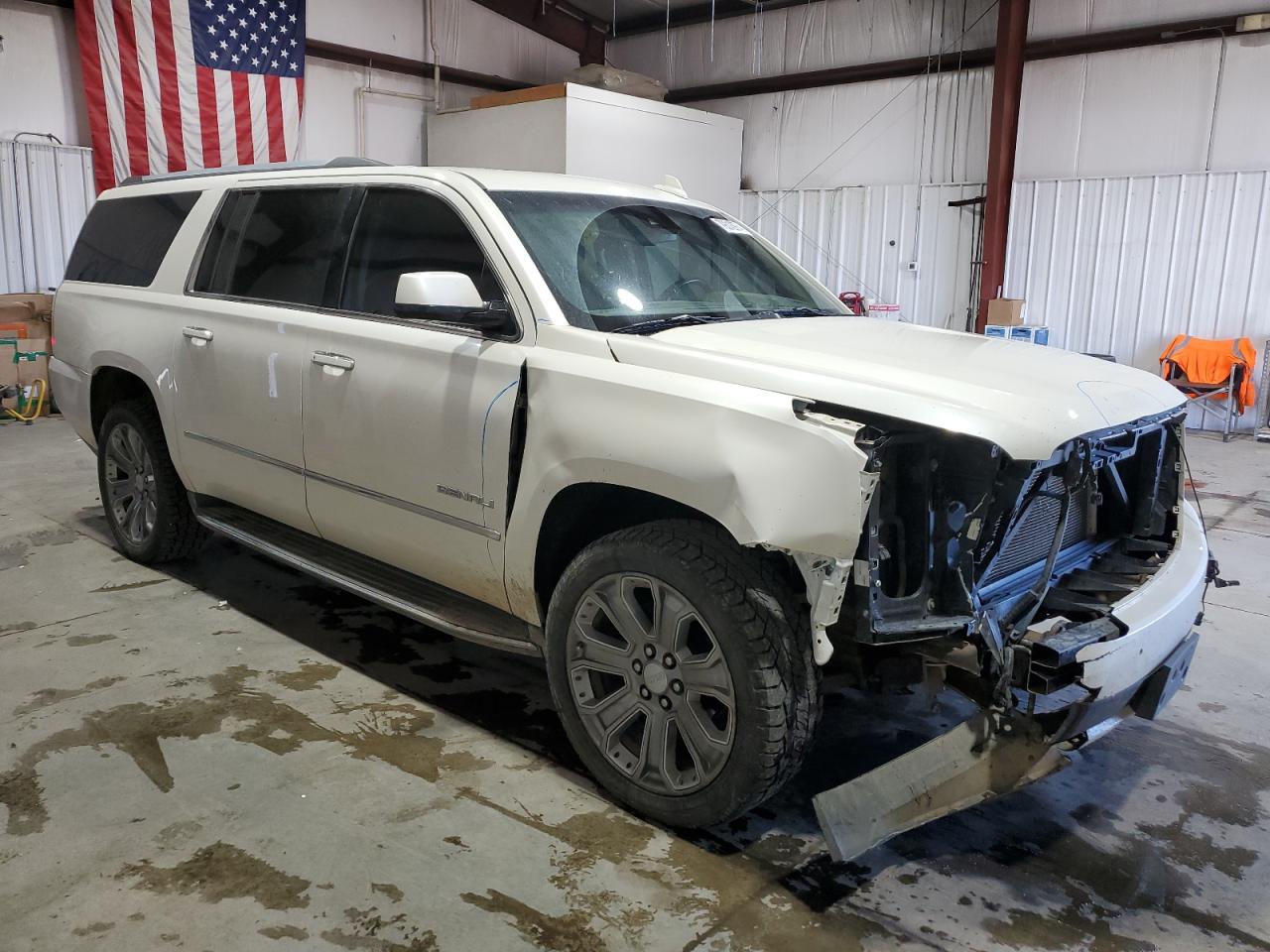 2015 GMC Yukon - Image 4