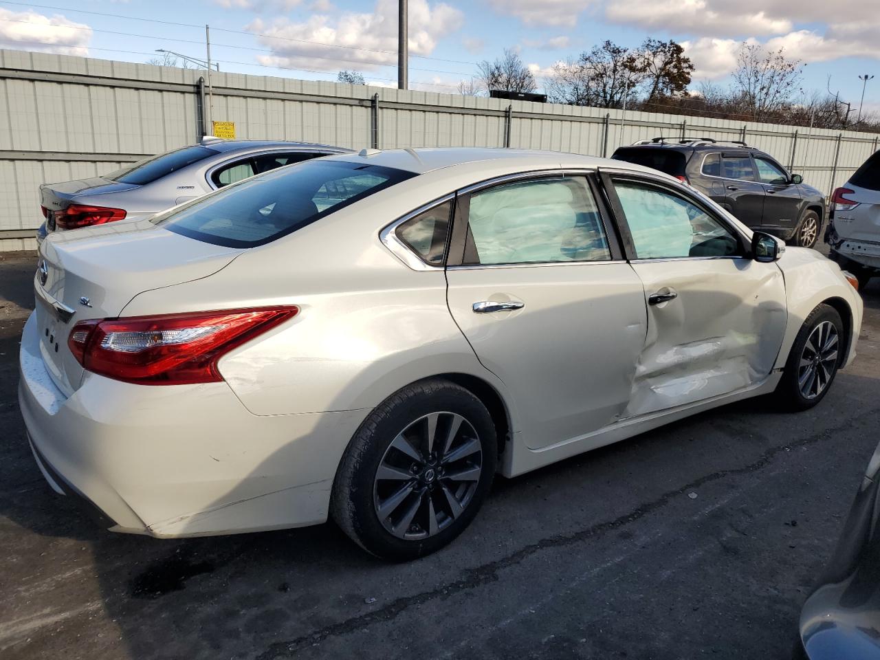 2016 Nissan Altima - Image 3