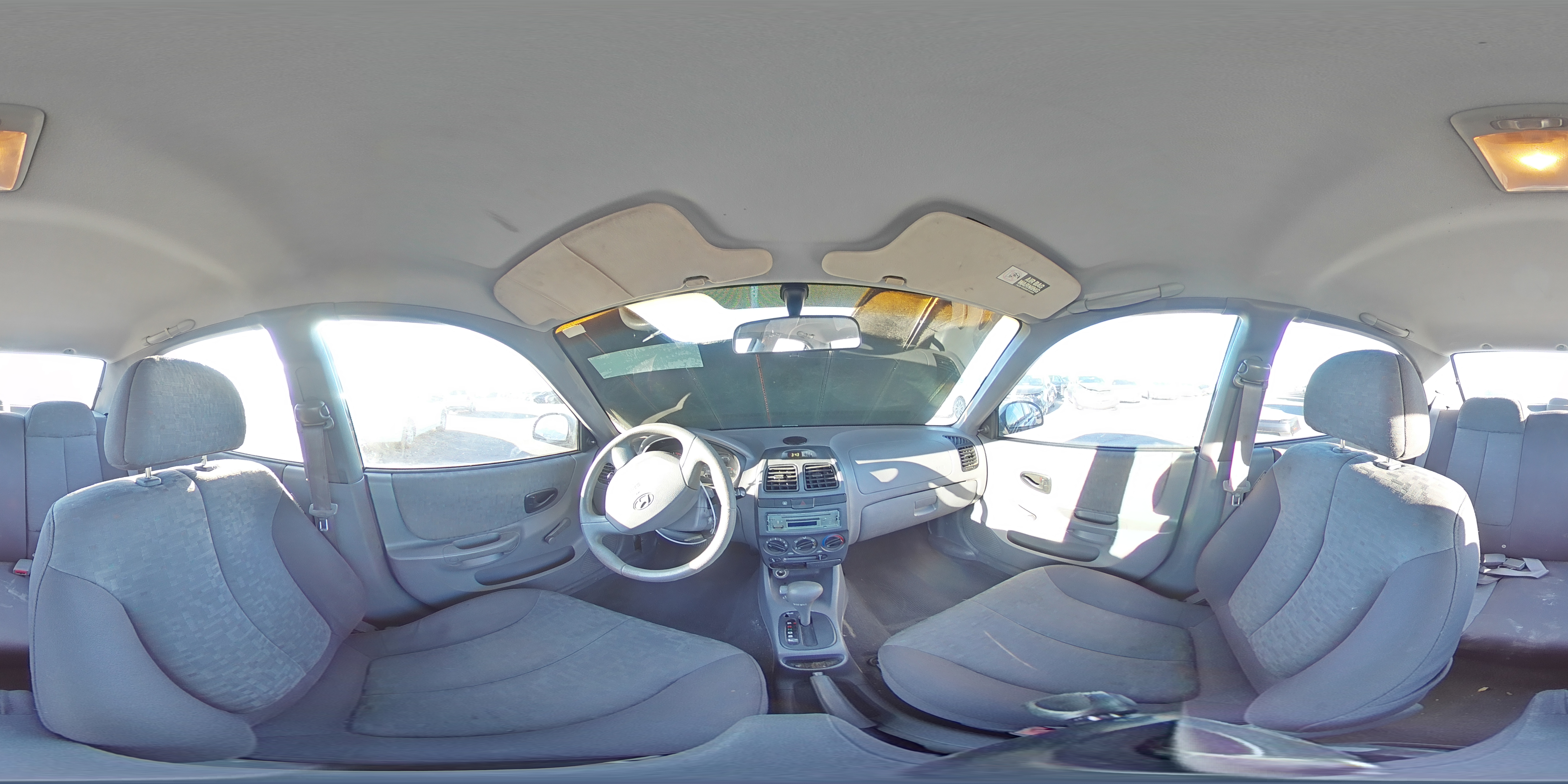 2005 Hyundai Accent - Image 12
