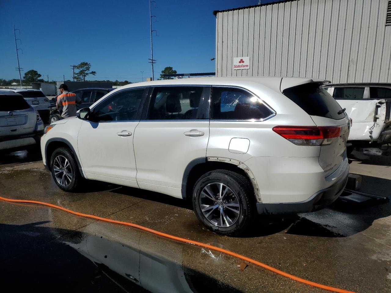 2017 Toyota Highlander Le VIN: 5TDZARFHXHS032081 Lot: 79636414