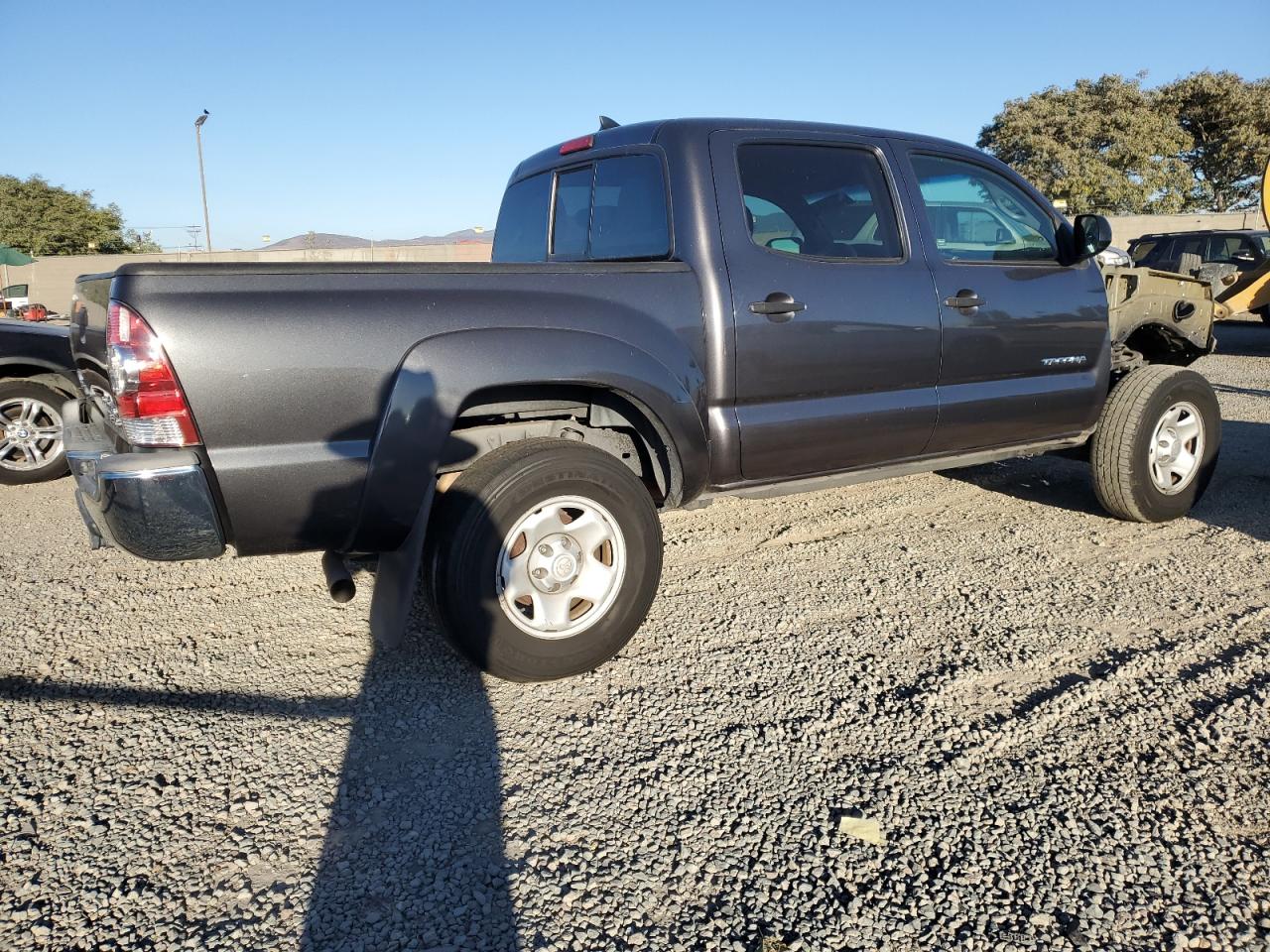 2015 Toyota Tacoma - Image 3