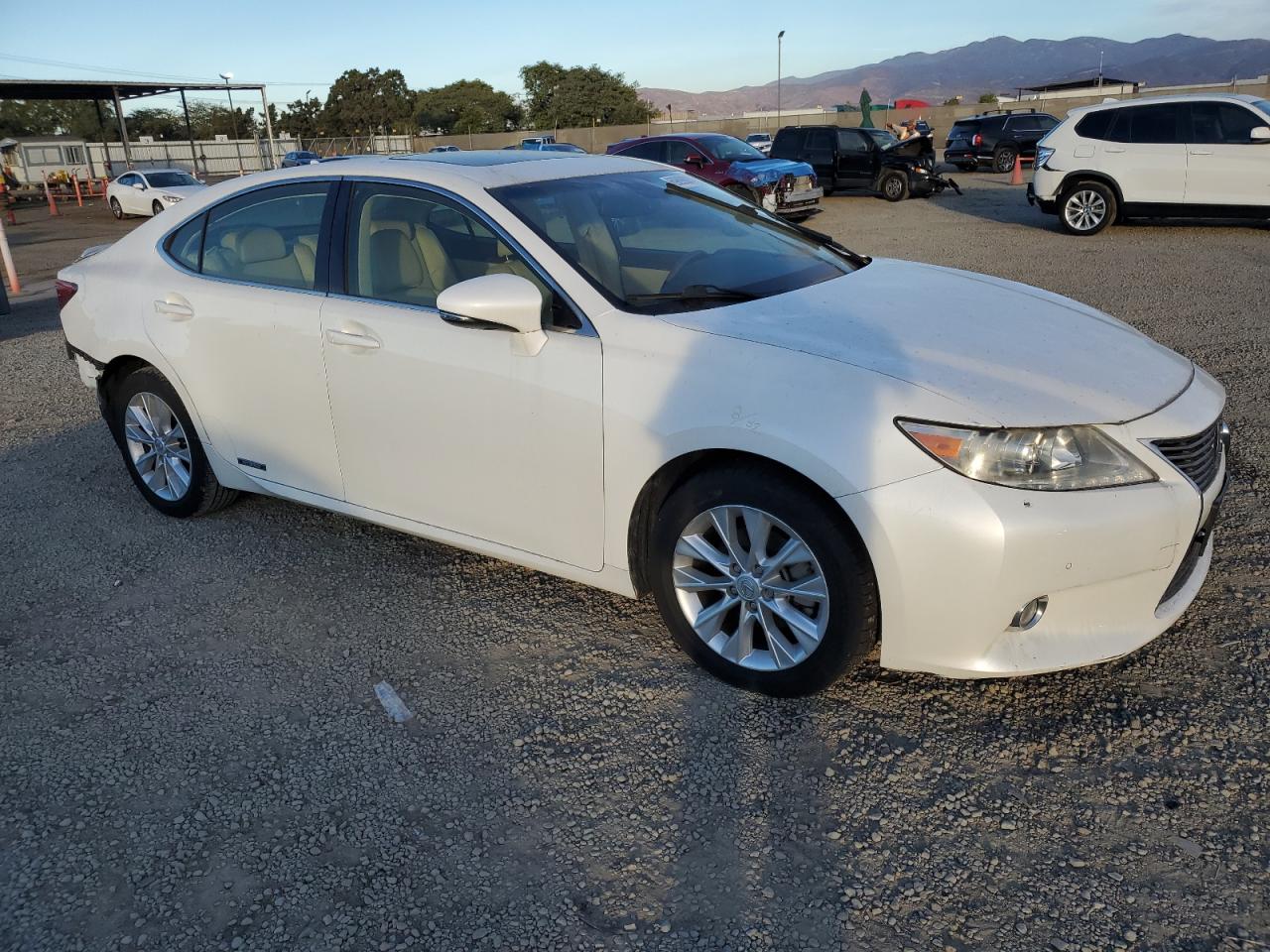 VIN JTHBW1GG0D2022086 2013 LEXUS ES300 no.4