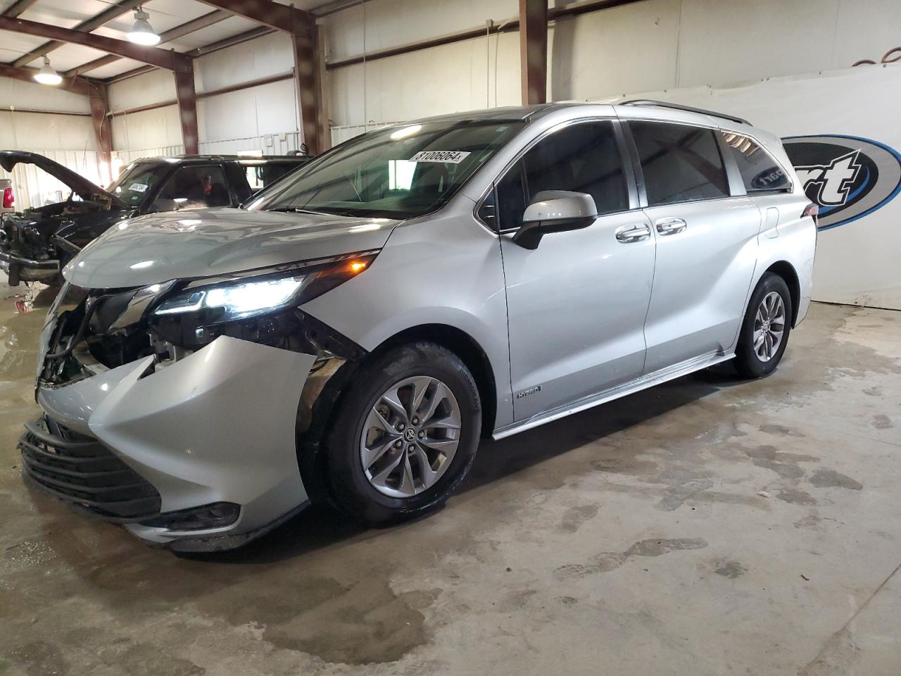 2021 Toyota Sienna - Image 1
