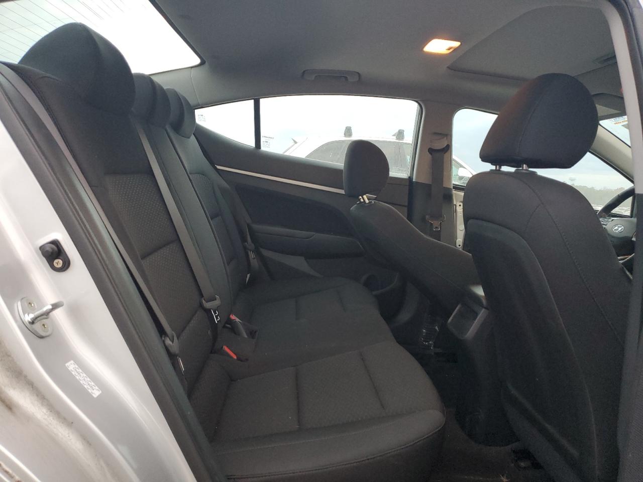 2019 Hyundai Elantra - Image 10