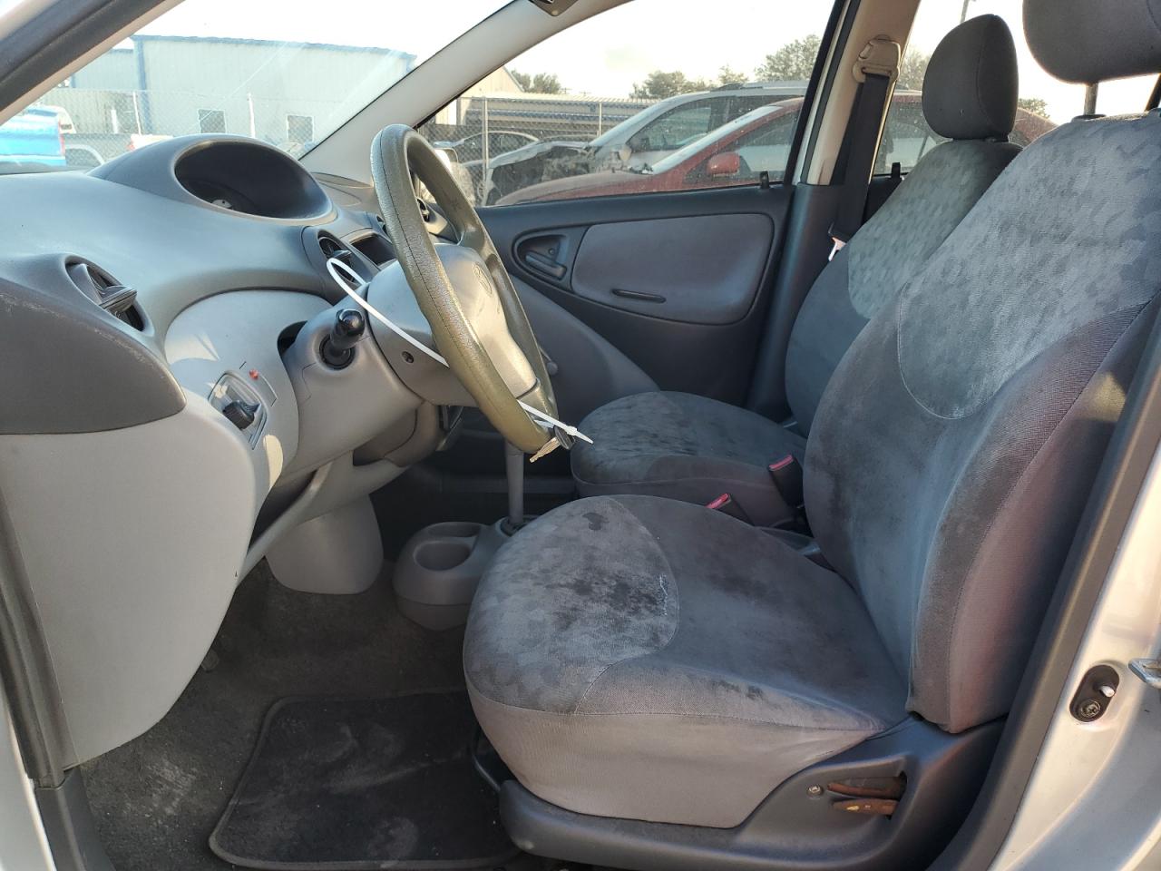 2000 Toyota Echo - Image 7