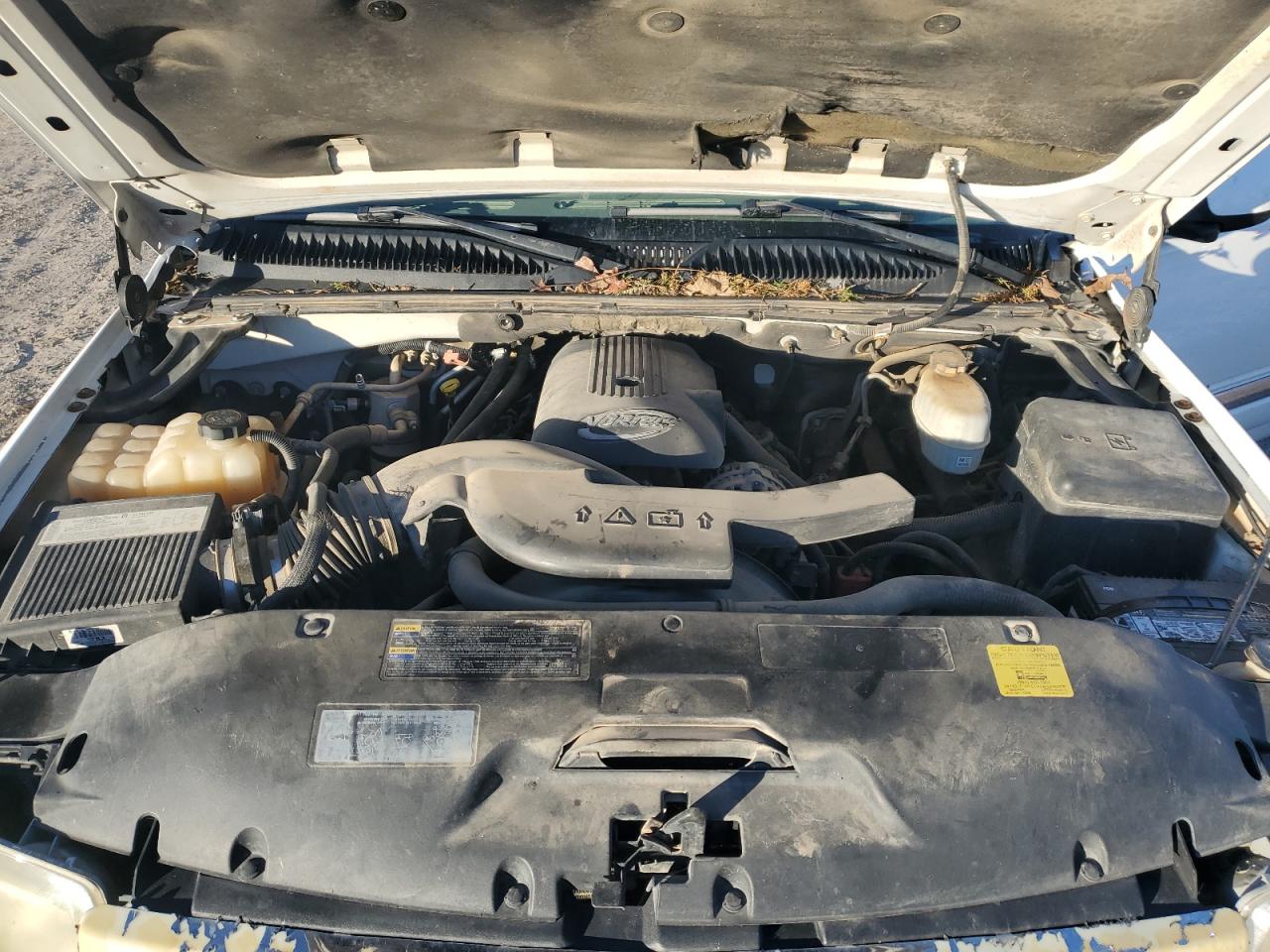 2004 GMC Yukon - Image 13