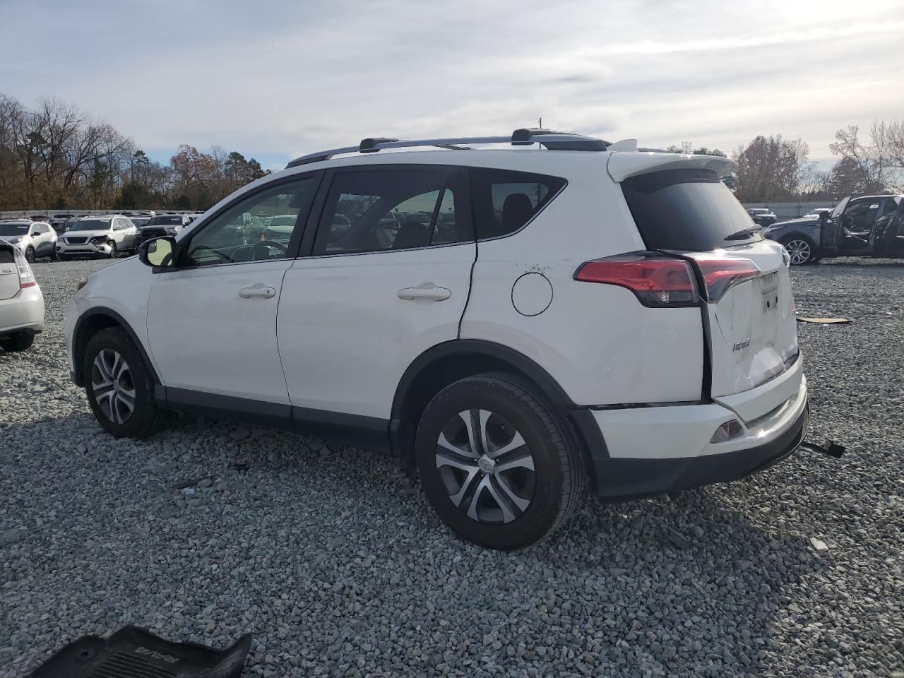 VIN JTMZFREV1HJ128686 2017 TOYOTA RAV4 no.2