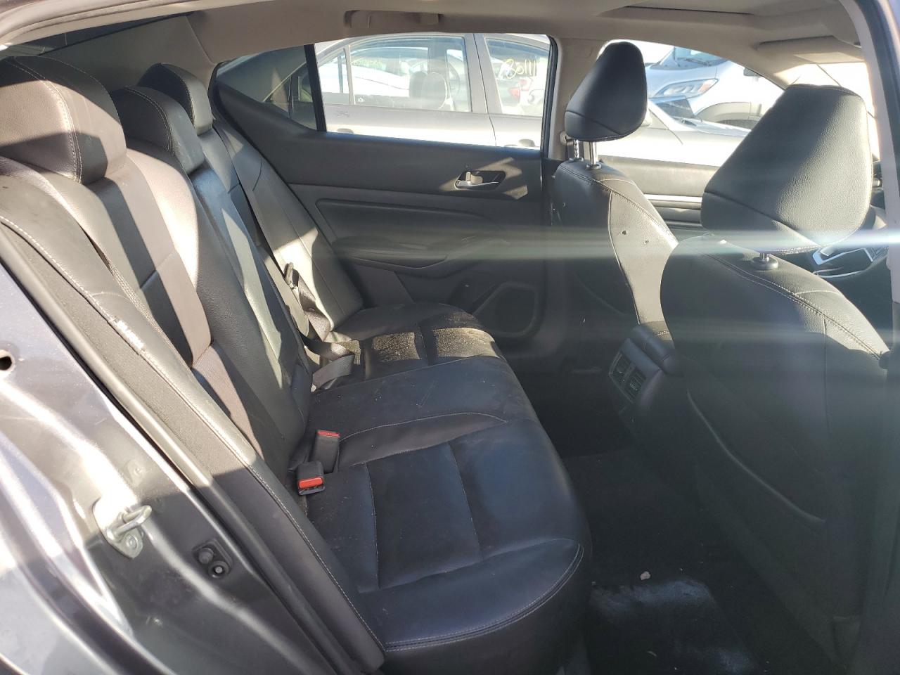 2020 Nissan Altima - Image 10