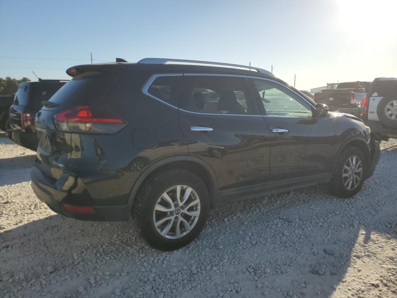 2018 Nissan Rogue - Image 3