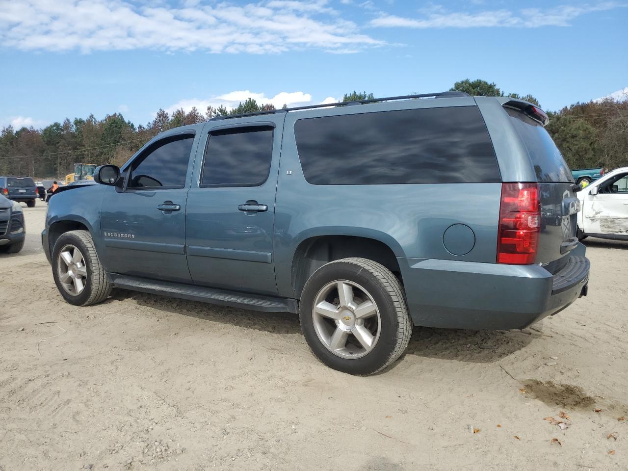 2008 Chevrolet Suburban - Image 2