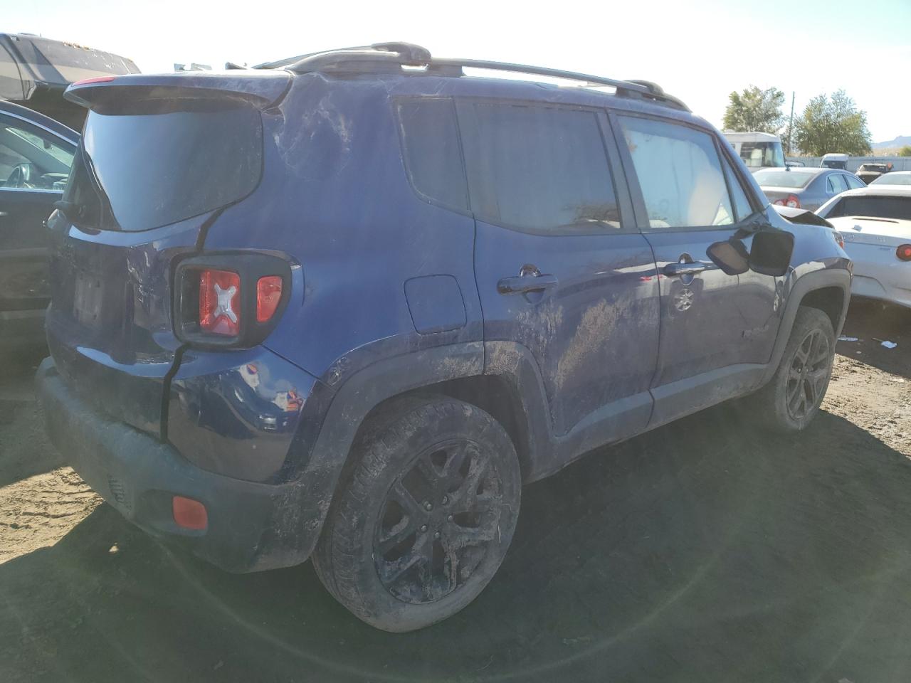 VIN ZACCJBBHXJPG69719 2018 JEEP RENEGADE no.3