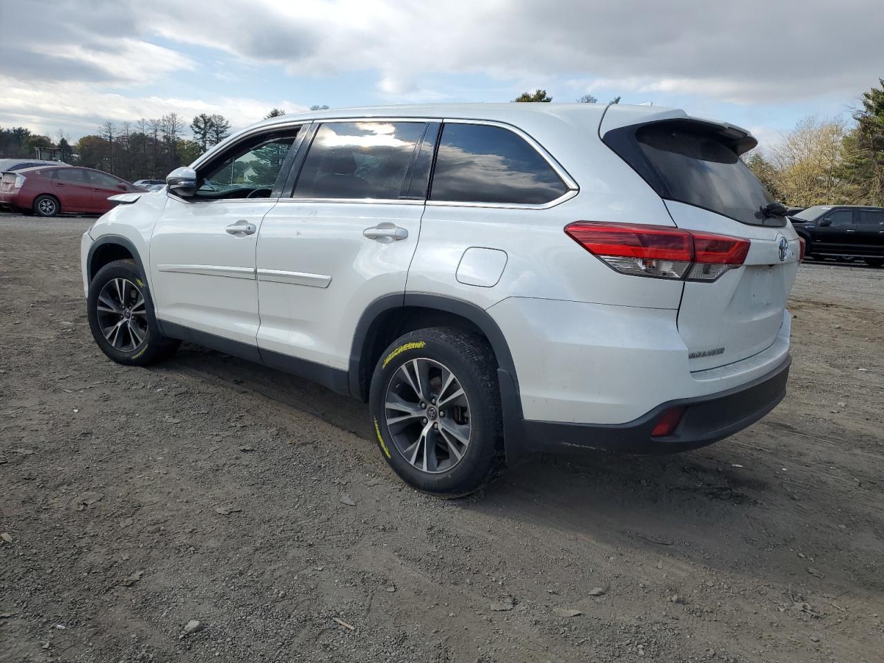 2019 Toyota Highlander - Image 2
