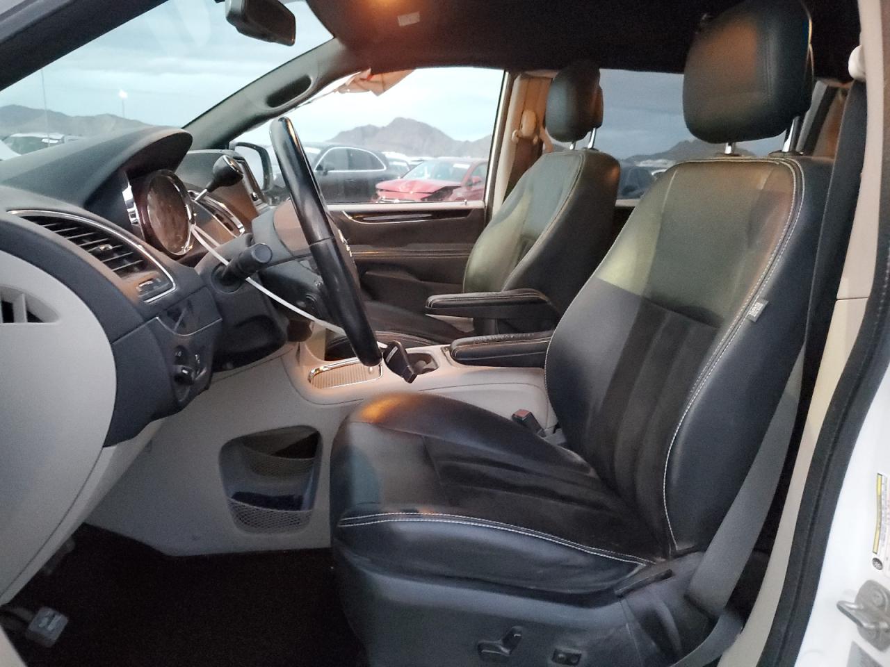 2017 Dodge Caravan - Image 7