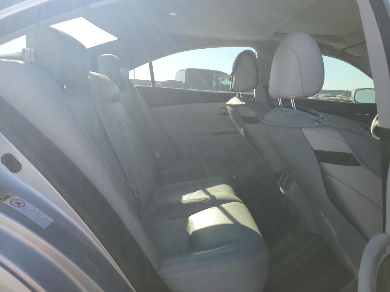 2012 Lexus ES - Image 10