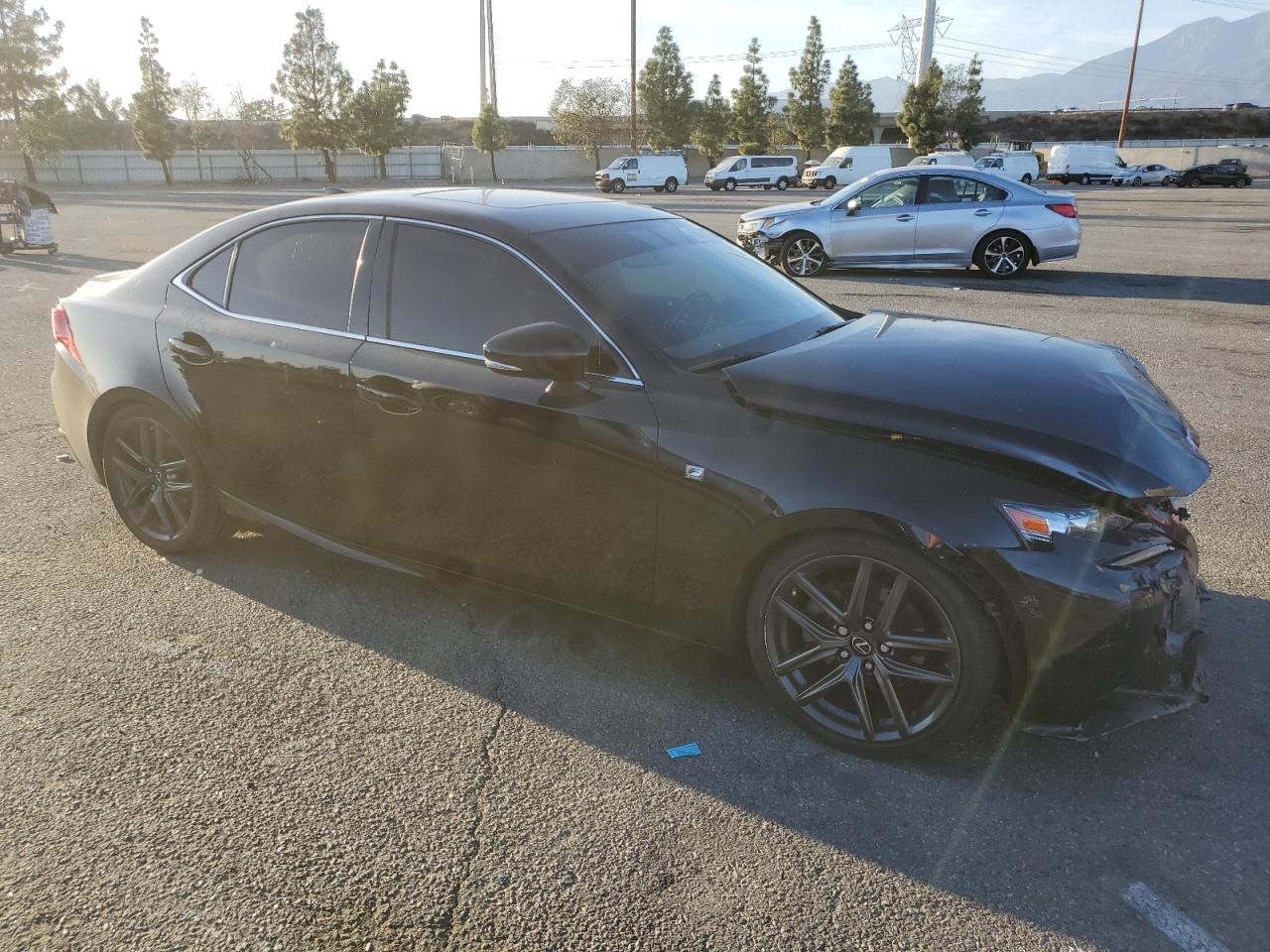 2015 Lexus IS - Image 4