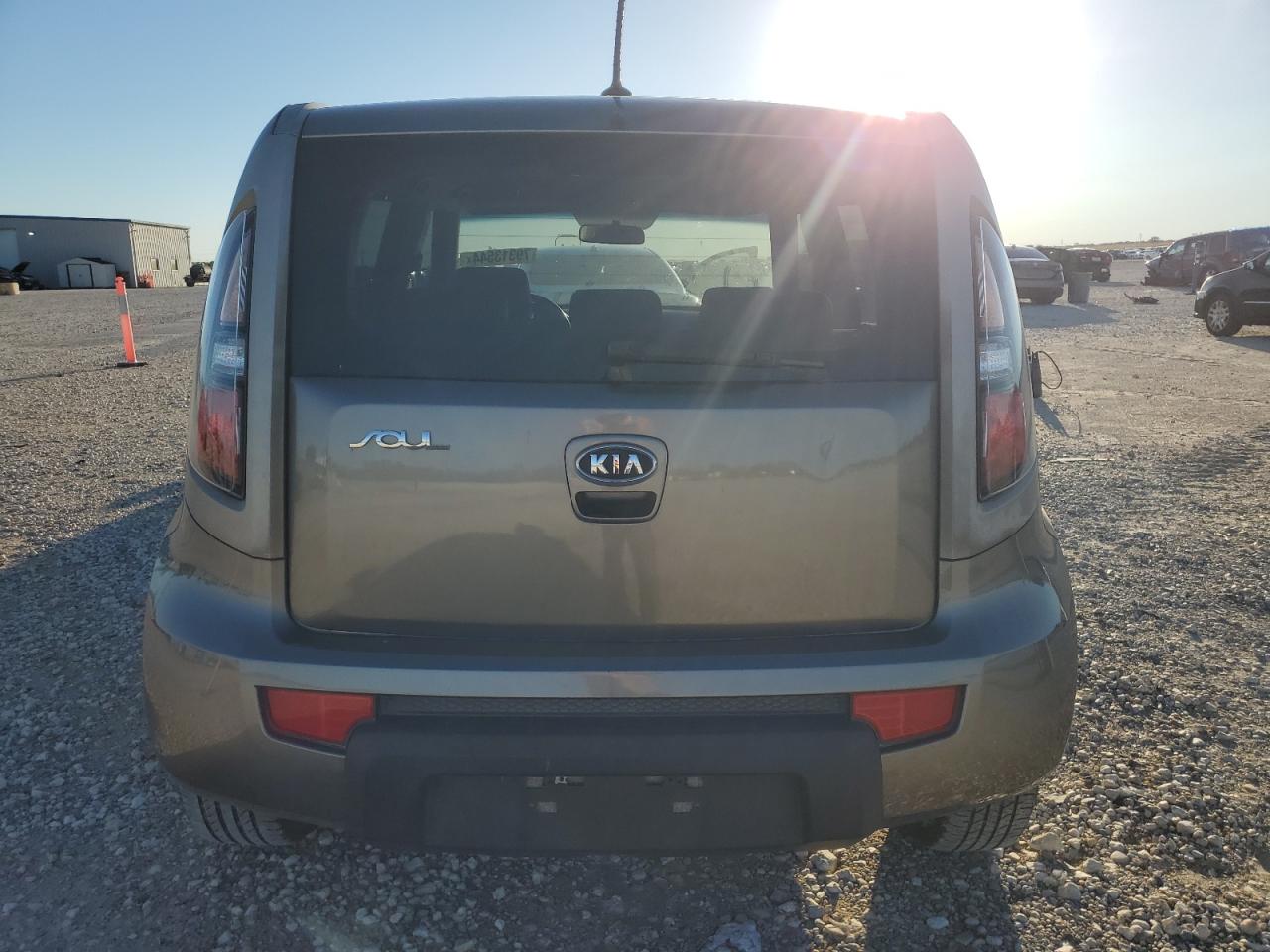 2010 Kia Soul + VIN: KNDJT2A22A7118258 Lot: 79313544