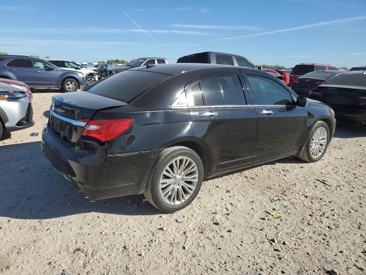 2013 Chrysler 200 - Image 3