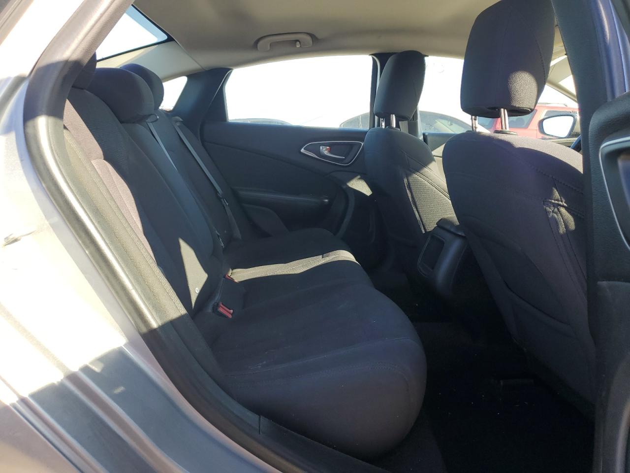 2015 Chrysler 200 - Image 10