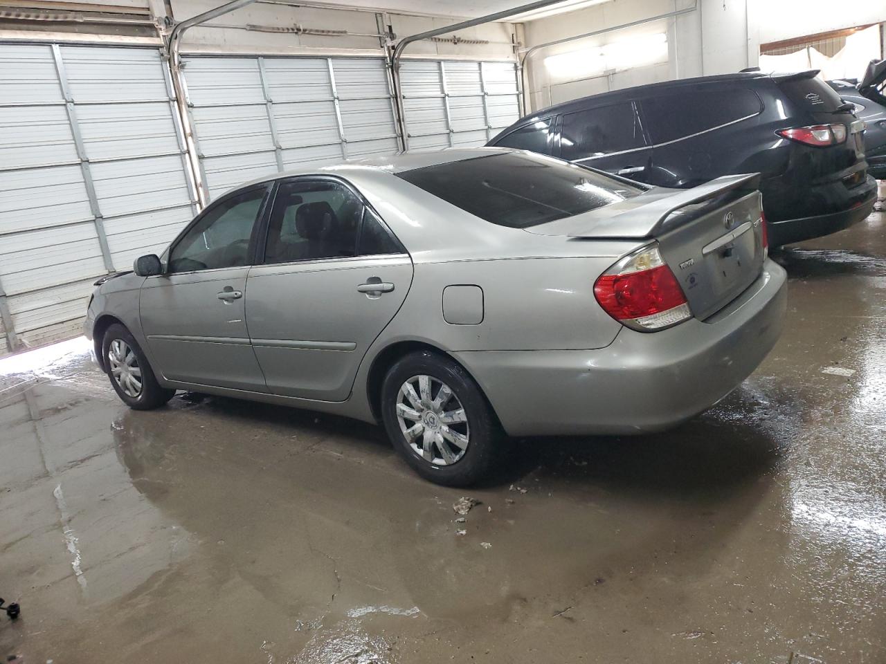 2005 Toyota Camry - Image 2