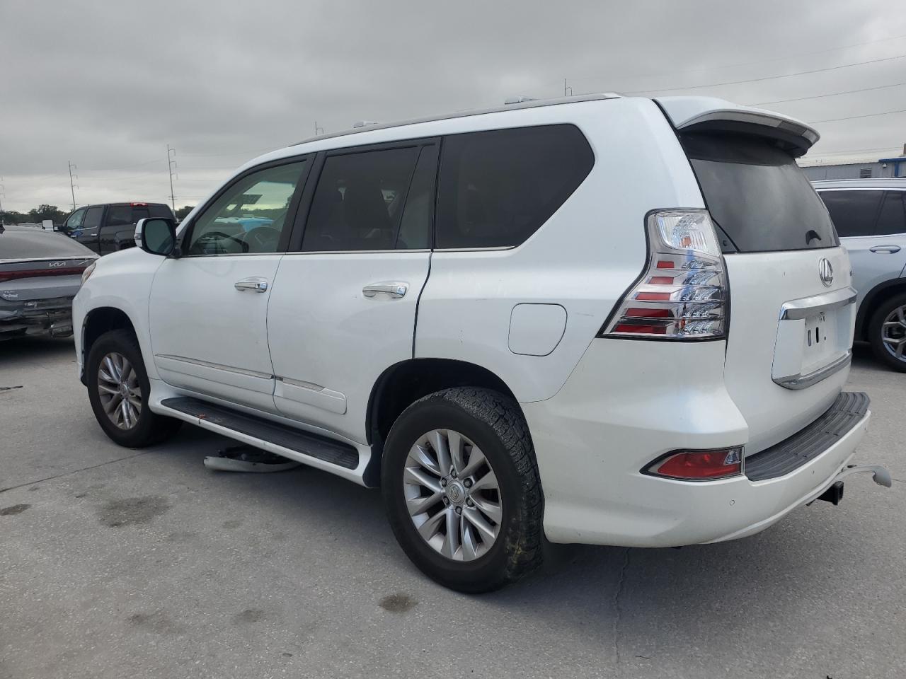 VIN JTJBM7FX9J5198072 2018 LEXUS GX no.2