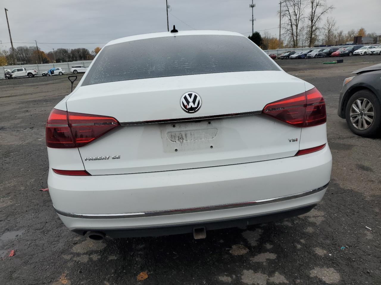 2017 Volkswagen Passat - Image 6