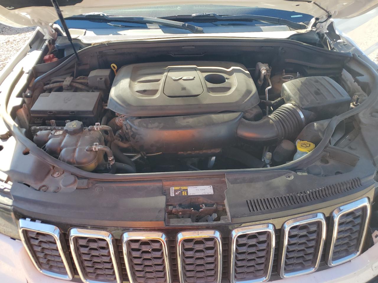 2017 Jeep Grand Cherokee - Image 12