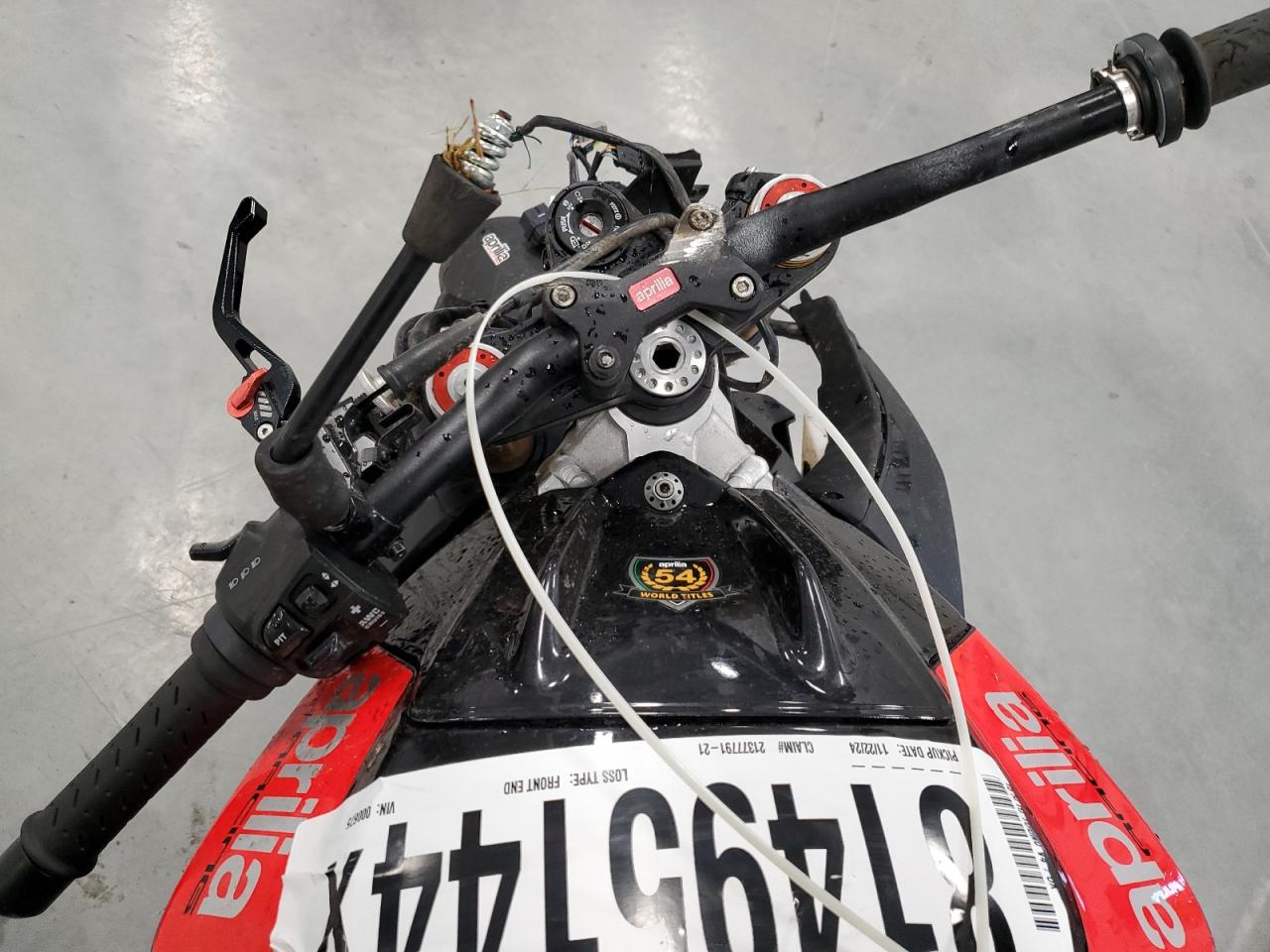 2018 Aprilia Tuono V4 1 VIN: ZD4KGU001JS000675 Lot: 81495144