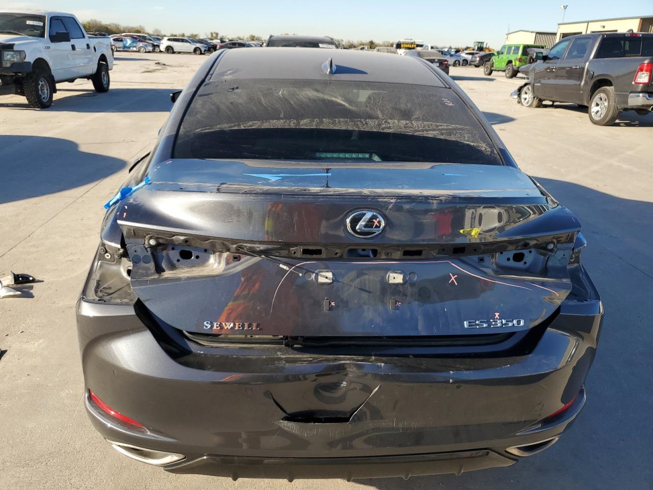2023 Lexus ES - Image 6
