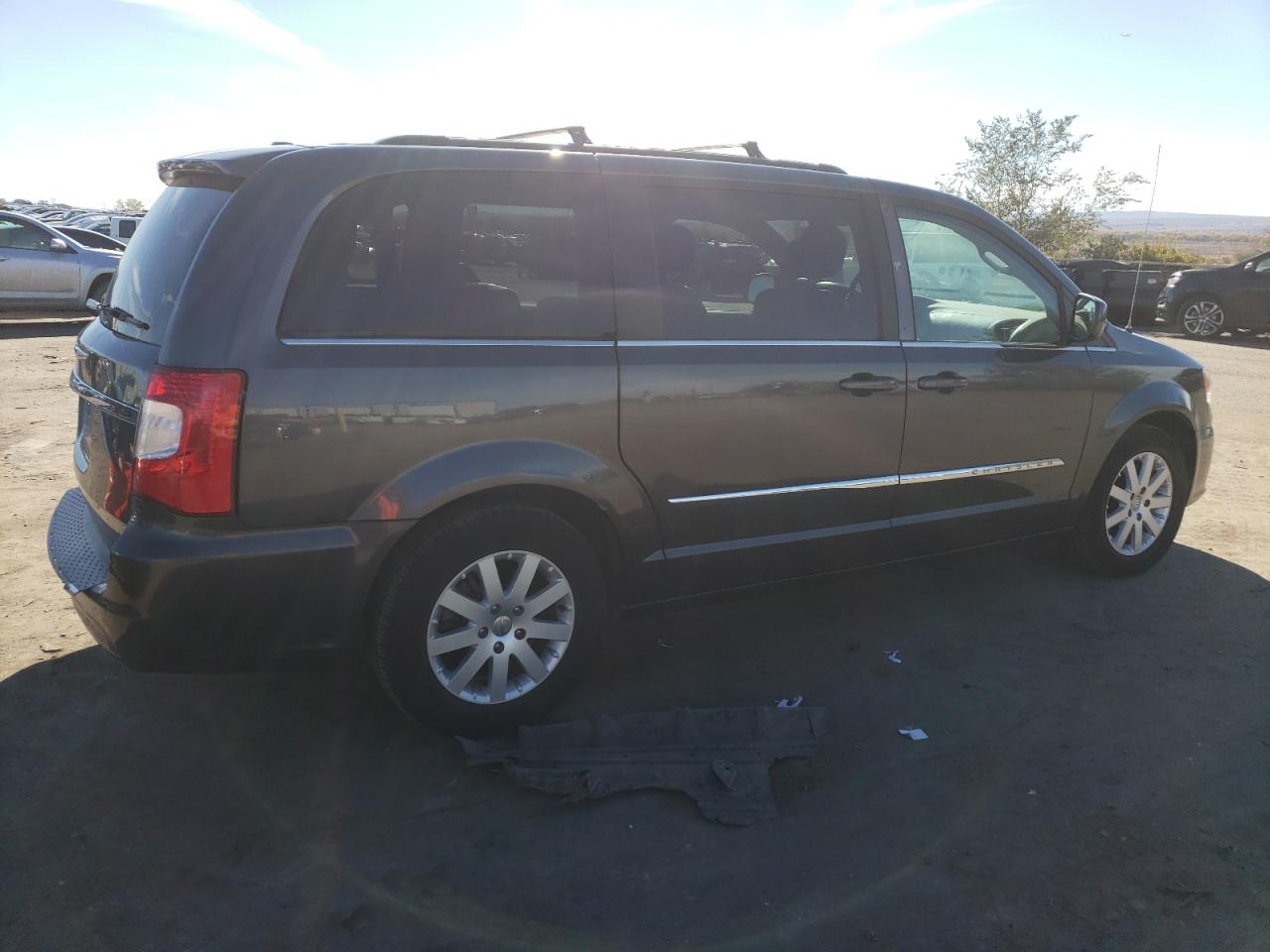 2015 Chrysler Town & Country - Image 3