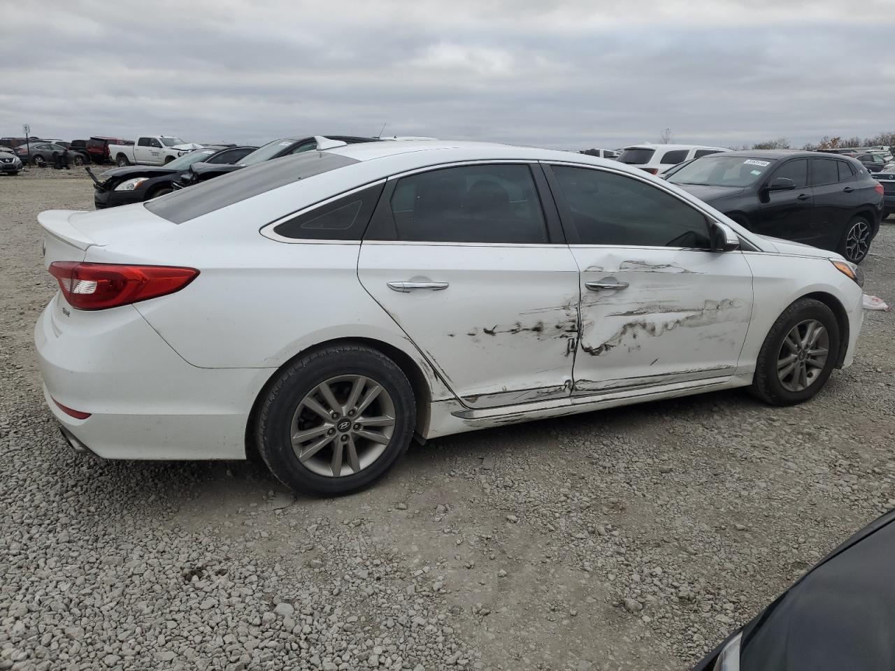 2017 Hyundai Sonata - Image 3