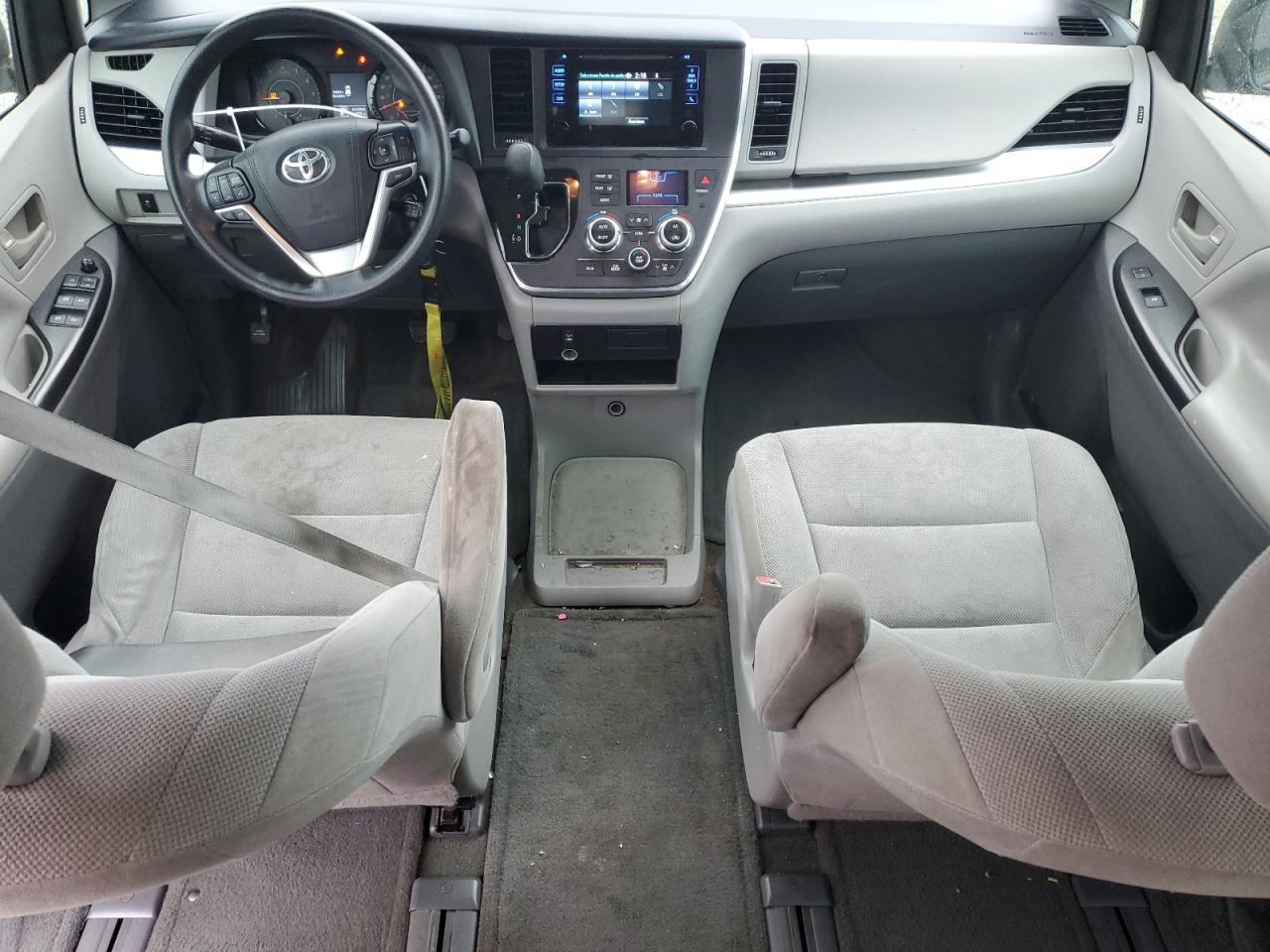 2015 Toyota Sienna - Image 8