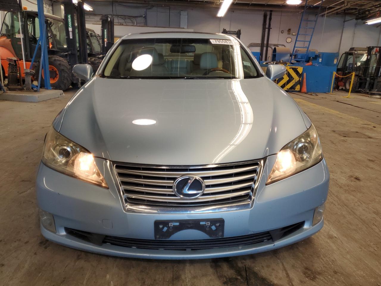 2010 Lexus ES - Image 5