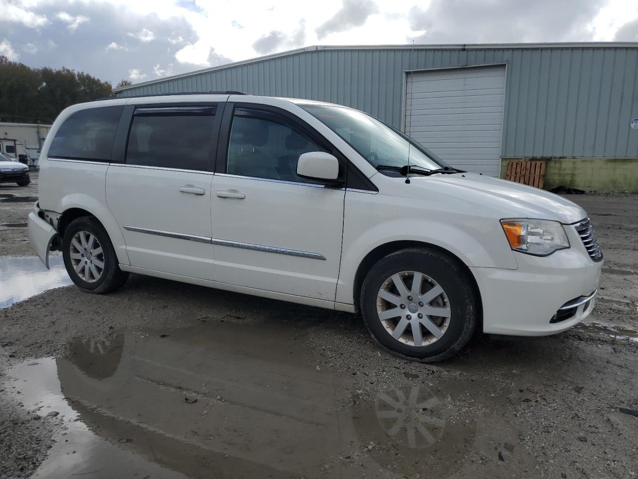2013 Chrysler Town & Country - Image 4