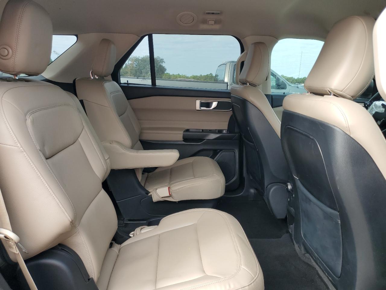 2020 Ford Explorer - Image 11