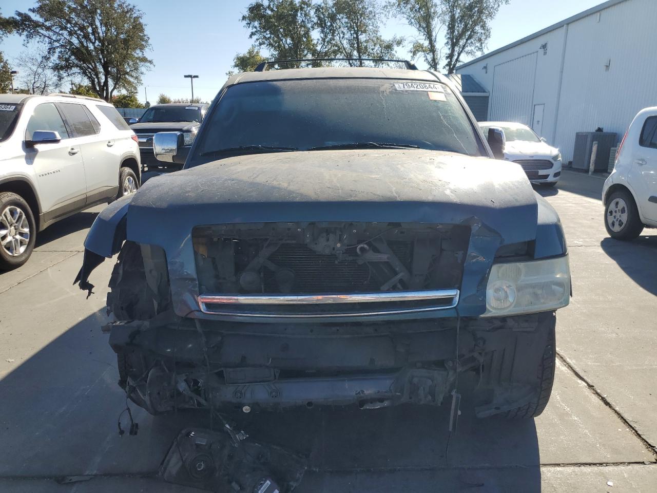 2004 Infiniti QX56 - Image 5