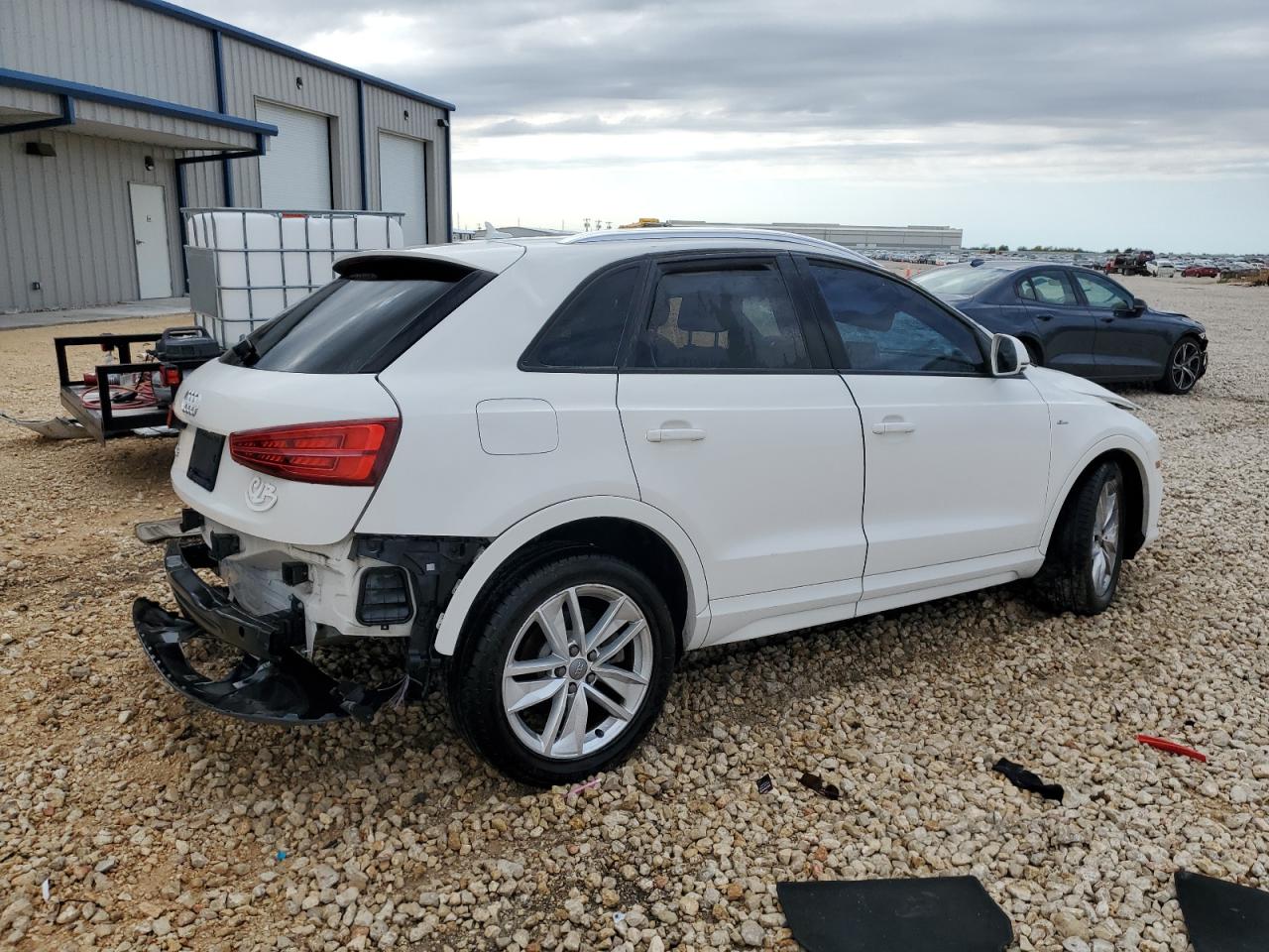 VIN WA1BCCFS0JR029614 2018 AUDI Q3 no.3