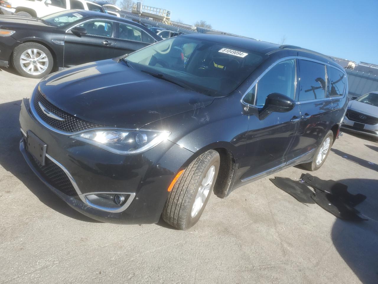 2C4RC1BG9HR613086 2017 CHRYSLER PACIFICA - Image 1