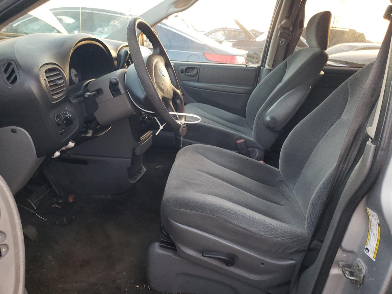 2005 Dodge Caravan - Image 7