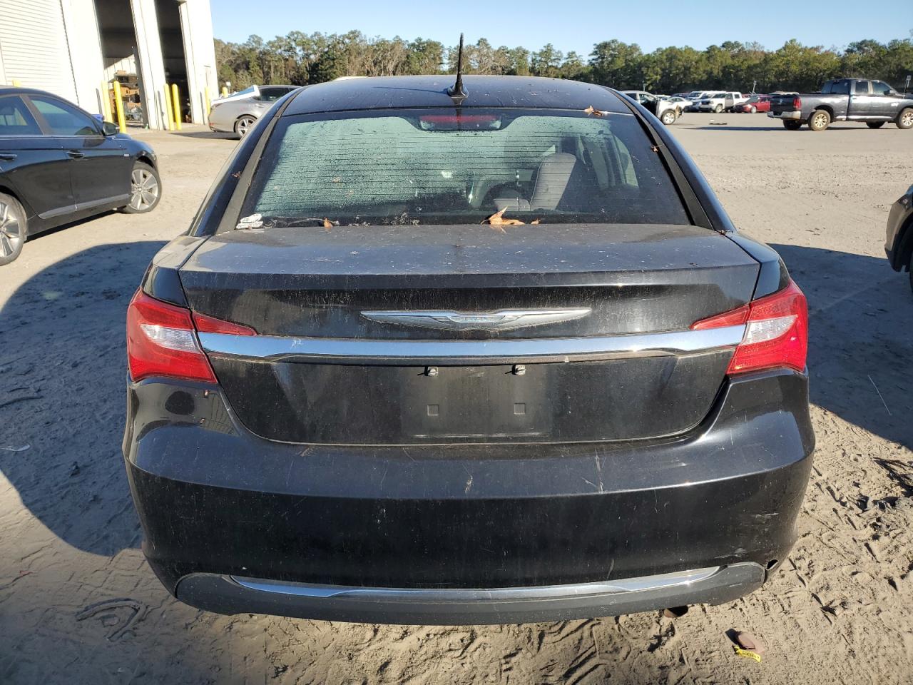 2013 Chrysler 200 - Image 6