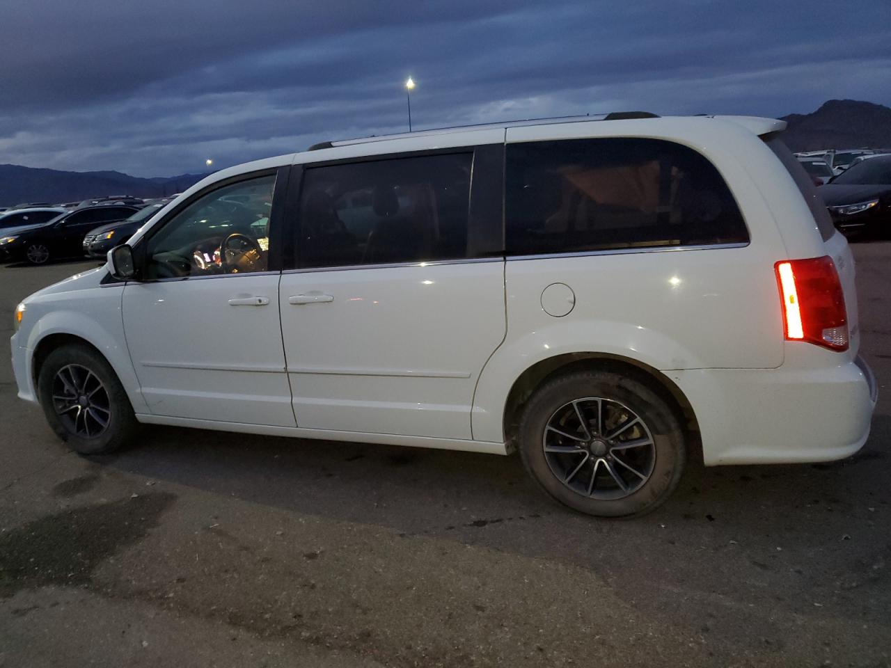 2017 Dodge Caravan - Image 2