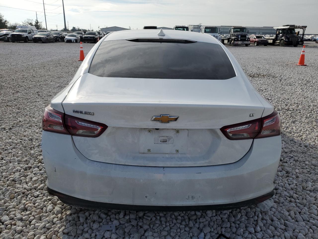 2022 Chevrolet Malibu - Image 6