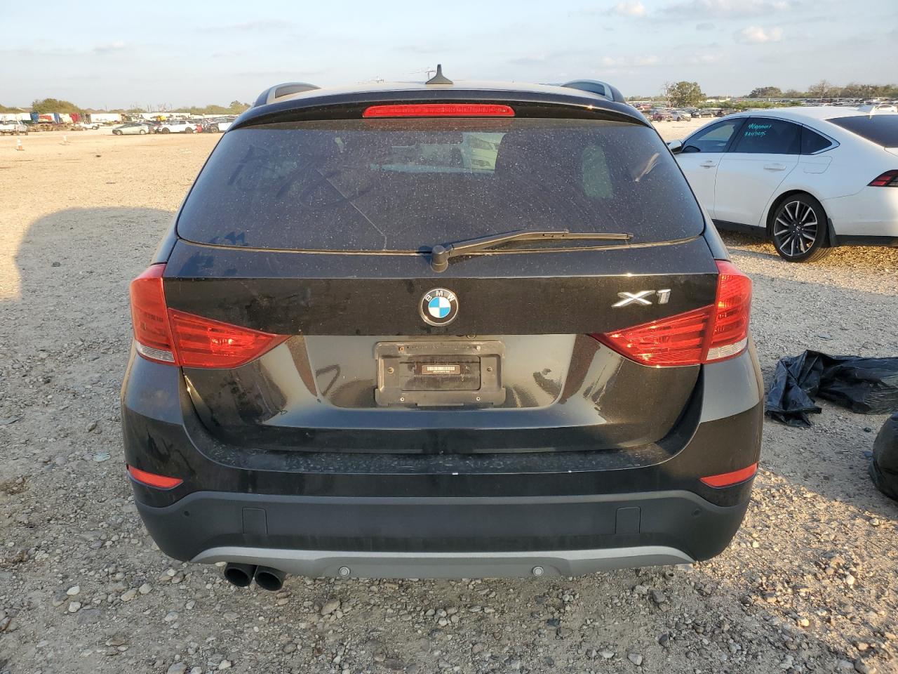 VIN WBAVM1C5XFV319440 2015 BMW X1 no.6