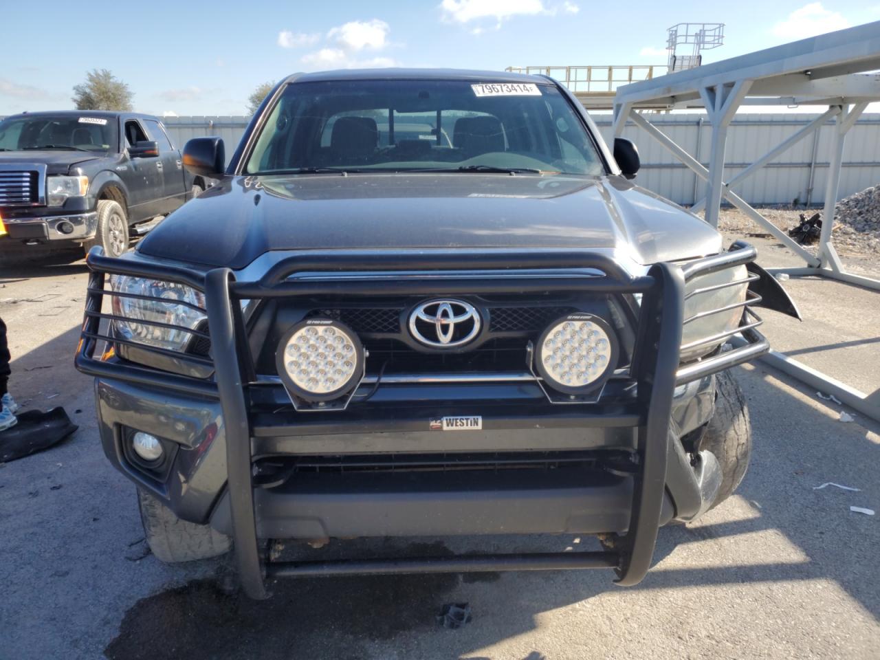 2015 Toyota Tacoma - Image 5